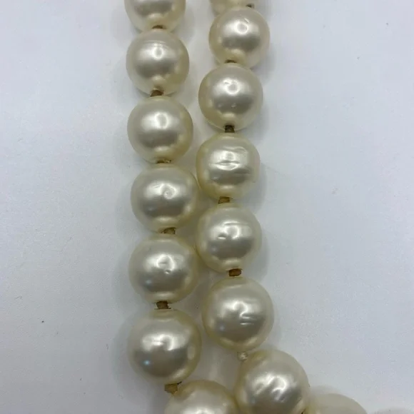 Vintage Chanel Two Strand Pearl 12mm Necklace W/Gripoix Clap - Picture 5 of 14